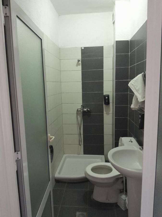 Hotel Yjet Pogradec Exteriör bild