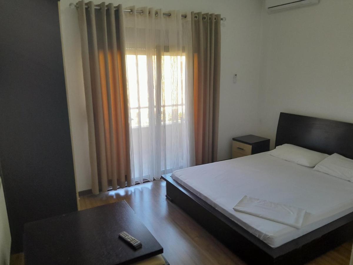 Hotel Yjet Pogradec Exteriör bild