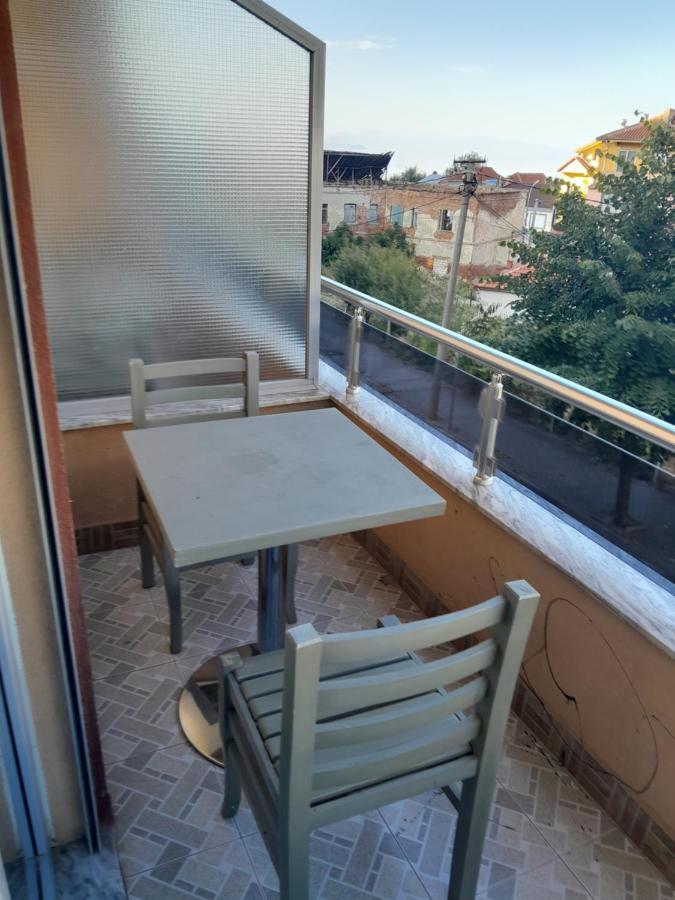 Hotel Yjet Pogradec Exteriör bild